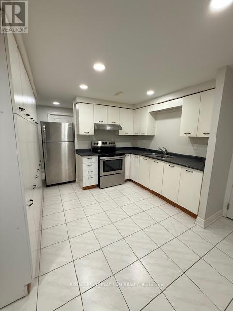 Legal Basement - 1540 Manorbrook Court, Mississauga, Ontario  L5M 4A8 - Photo 5 - W12621624