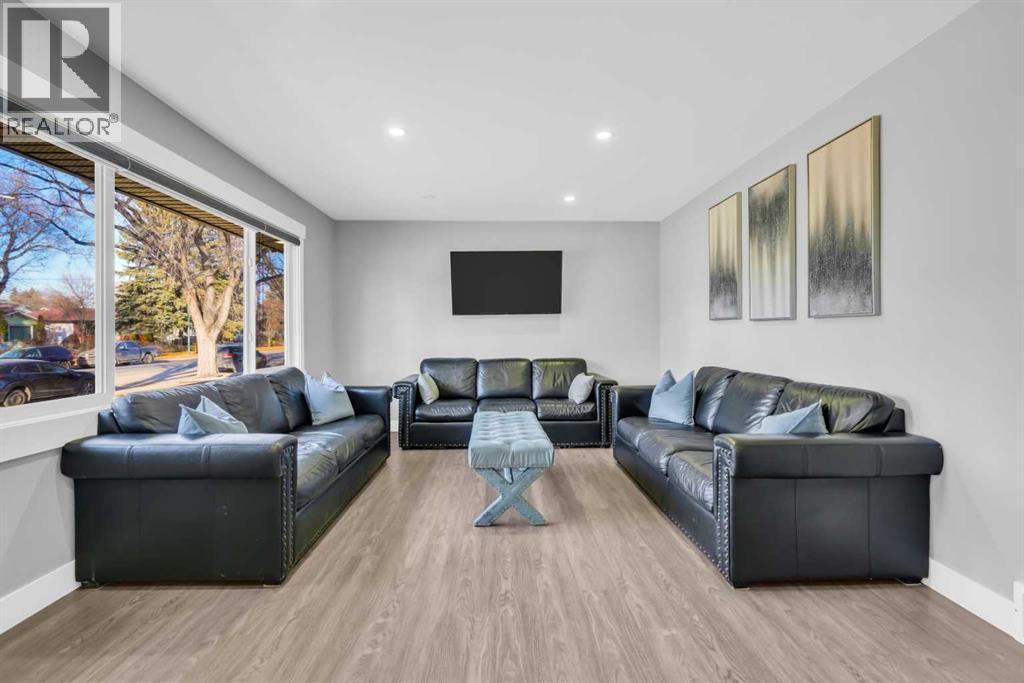 2046 33 Street Se, Calgary, Alberta  T2B 0T9 - Photo 5 - A2286555