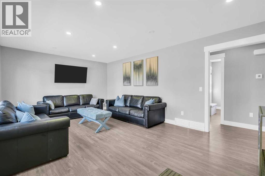 2046 33 Street Se, Calgary, Alberta  T2B 0T9 - Photo 4 - A2286555