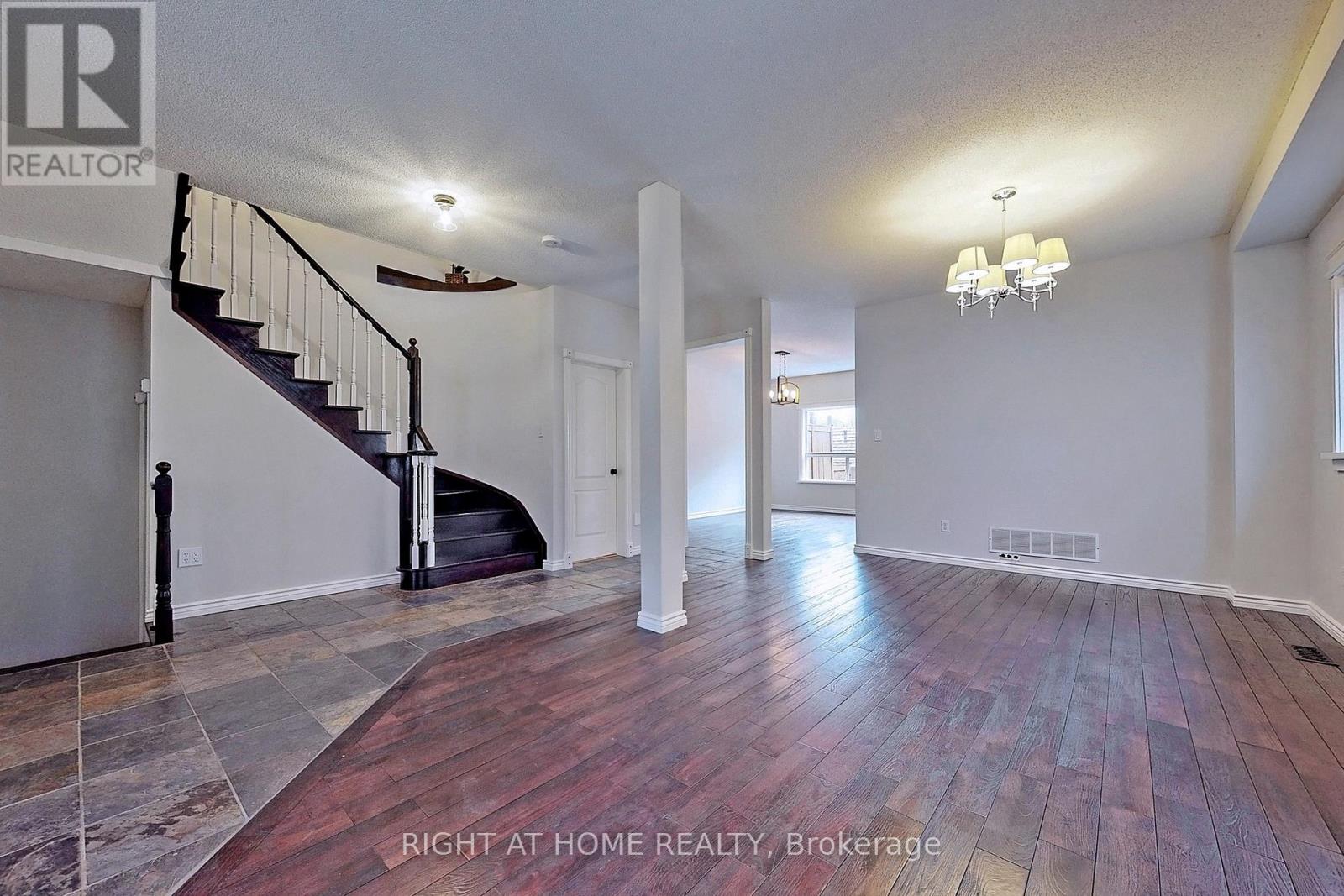 24 Antique Drive, Richmond Hill, Ontario  L4E 3X5 - Photo 5 - N12810178