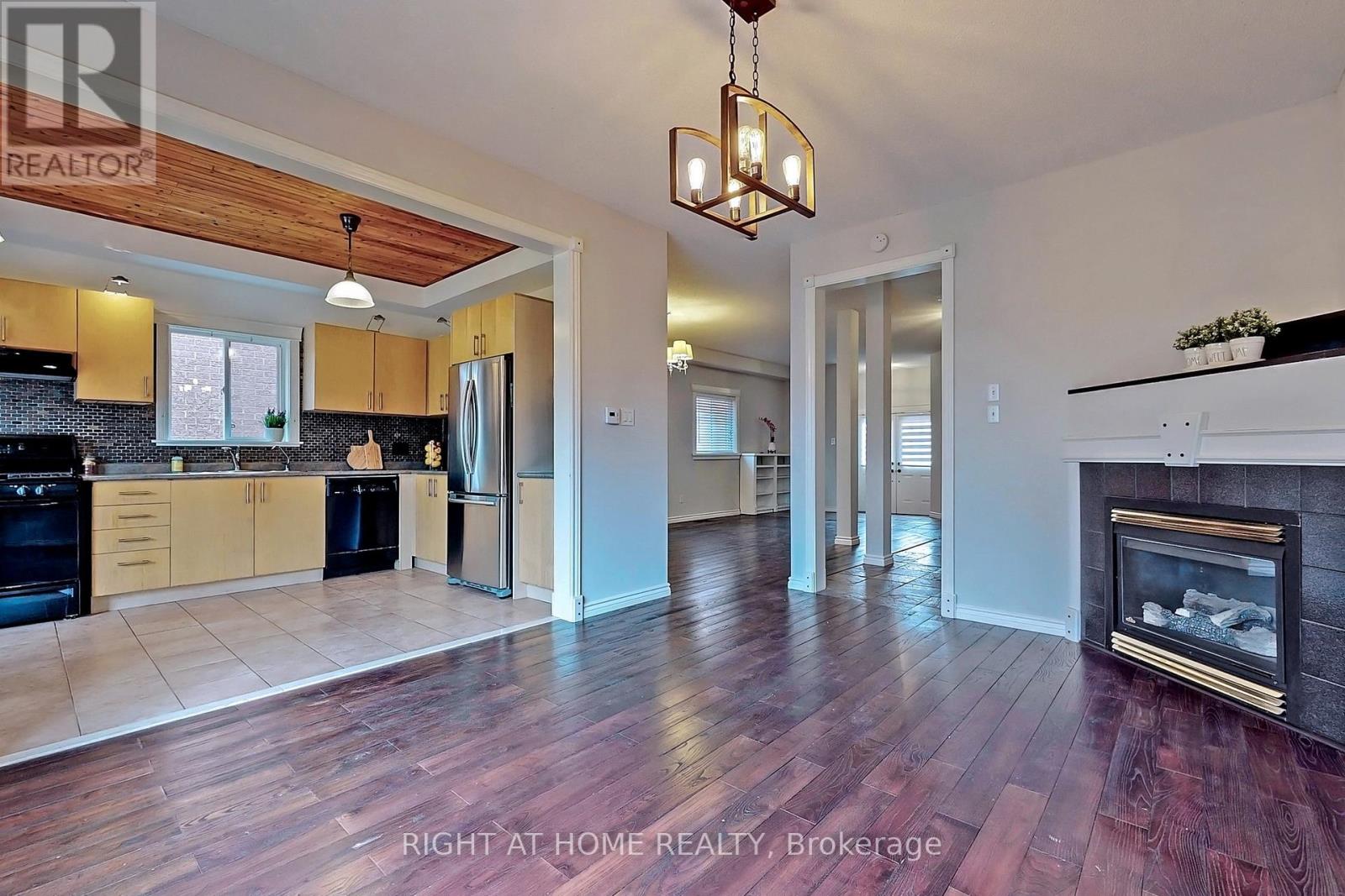 24 Antique Drive, Richmond Hill, Ontario  L4E 3X5 - Photo 7 - N12810178