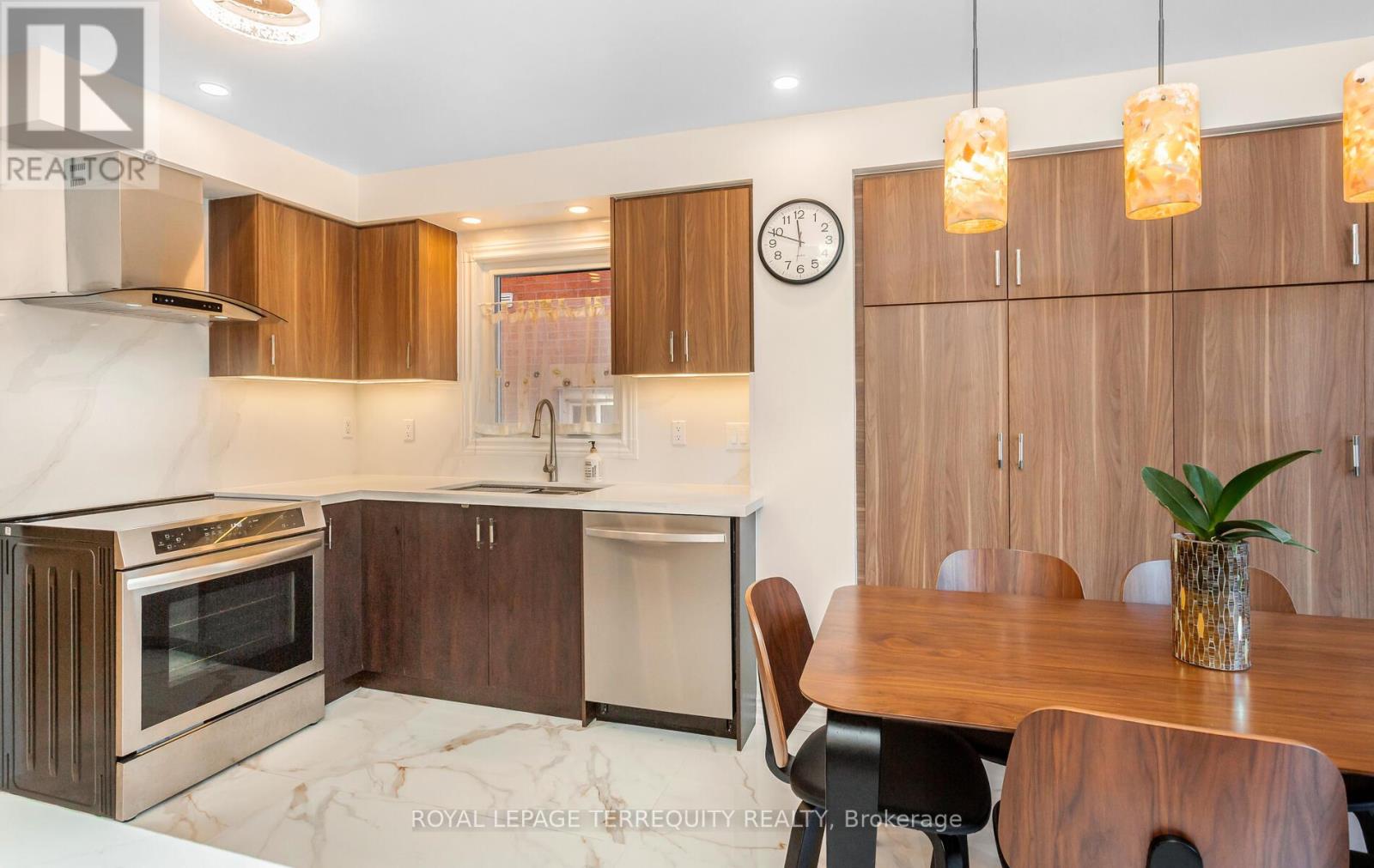 5596 Haddon Hall Road N, Mississauga, Ontario  L5M 5G4 - Photo 12 - W12810162