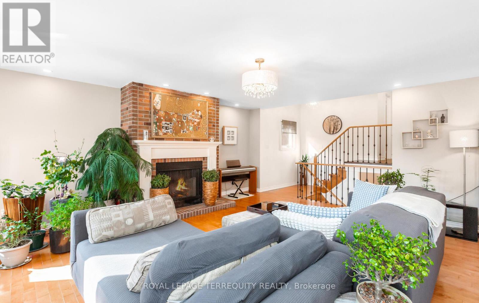 5596 Haddon Hall Road N, Mississauga, Ontario  L5M 5G4 - Photo 18 - W12810162