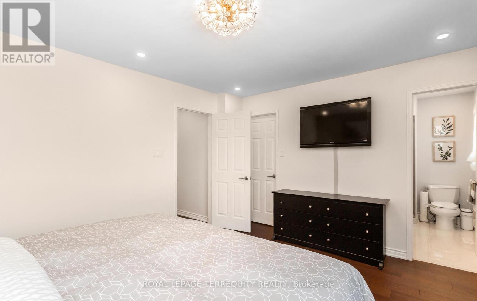 5596 Haddon Hall Road N, Mississauga, Ontario  L5M 5G4 - Photo 21 - W12810162