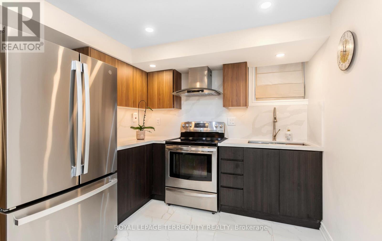 5596 Haddon Hall Road N, Mississauga, Ontario  L5M 5G4 - Photo 37 - W12810162