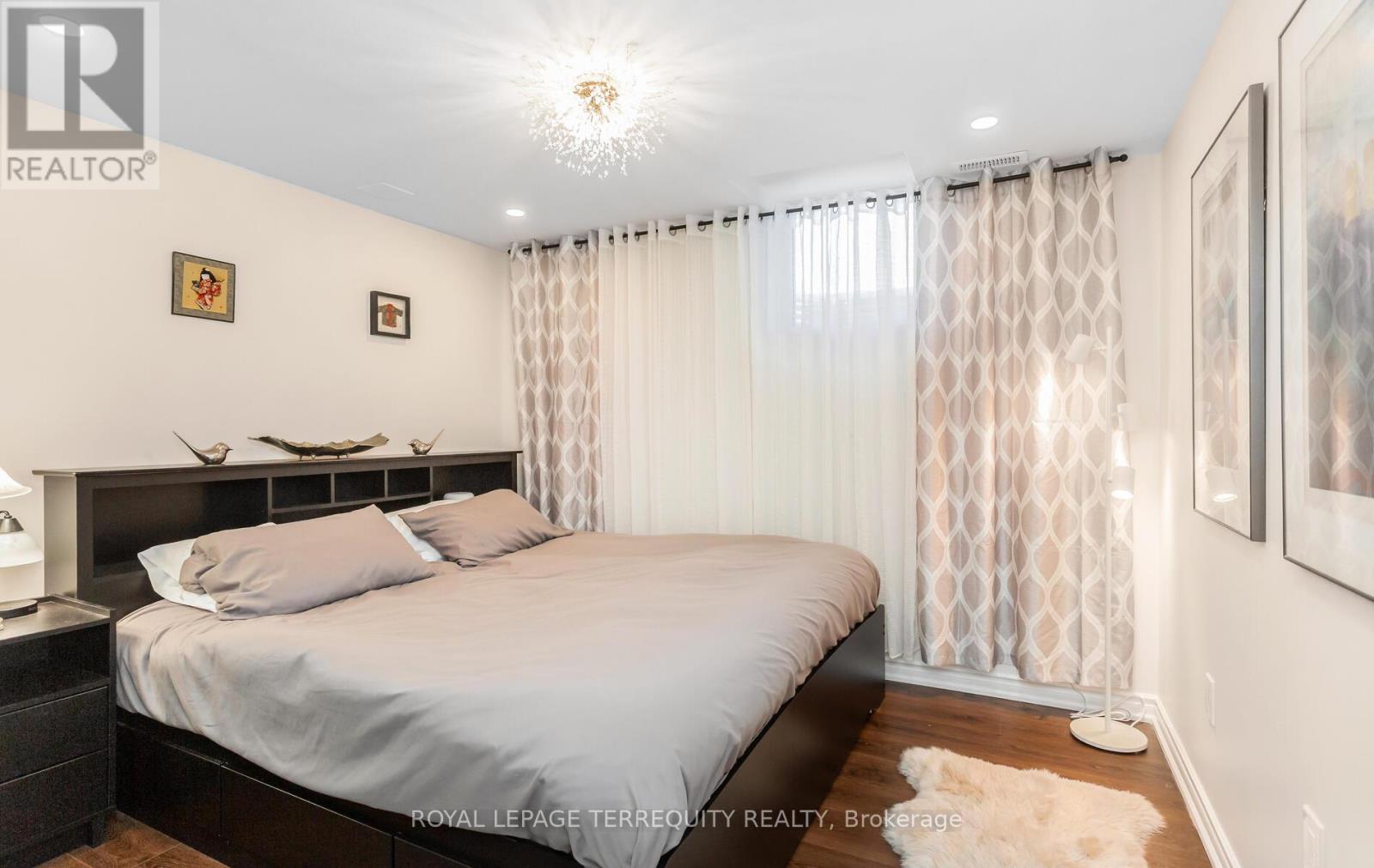 5596 Haddon Hall Road N, Mississauga, Ontario  L5M 5G4 - Photo 38 - W12810162