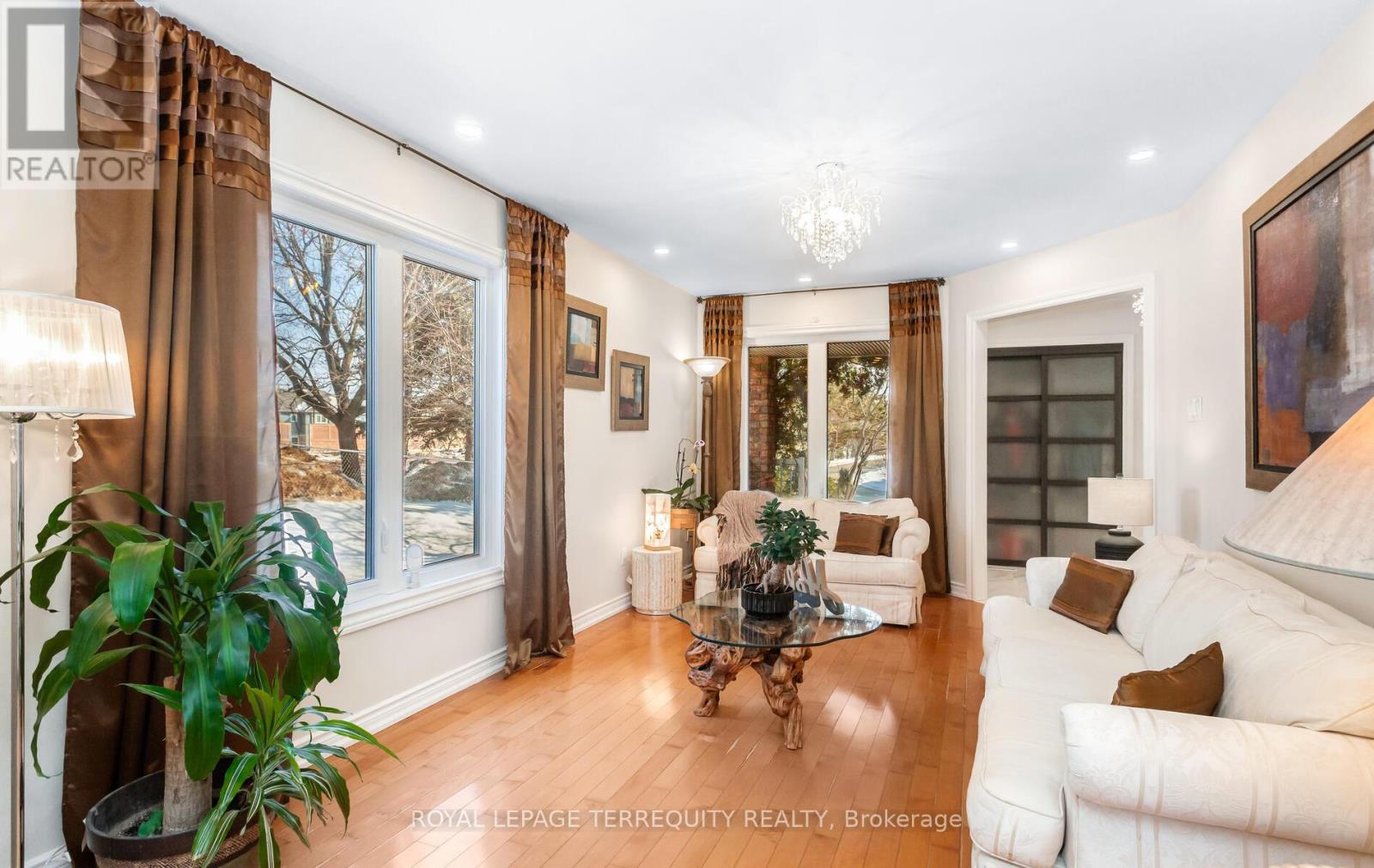 5596 Haddon Hall Road N, Mississauga, Ontario  L5M 5G4 - Photo 8 - W12810162