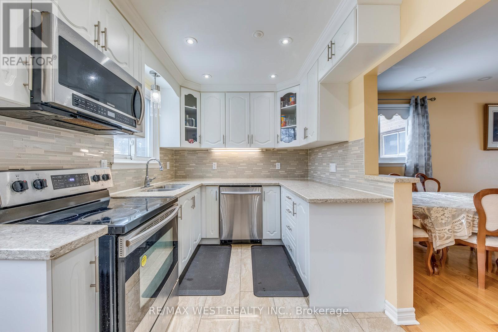 43 Flamingo Crescent, Brampton, Ontario  L6T 2G6 - Photo 12 - W12810166