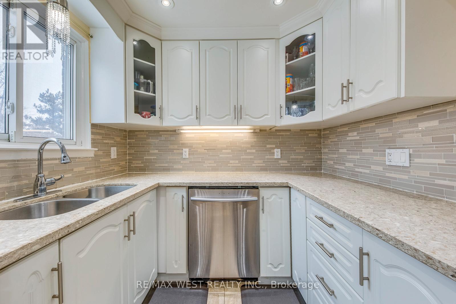 43 Flamingo Crescent, Brampton, Ontario  L6T 2G6 - Photo 15 - W12810166