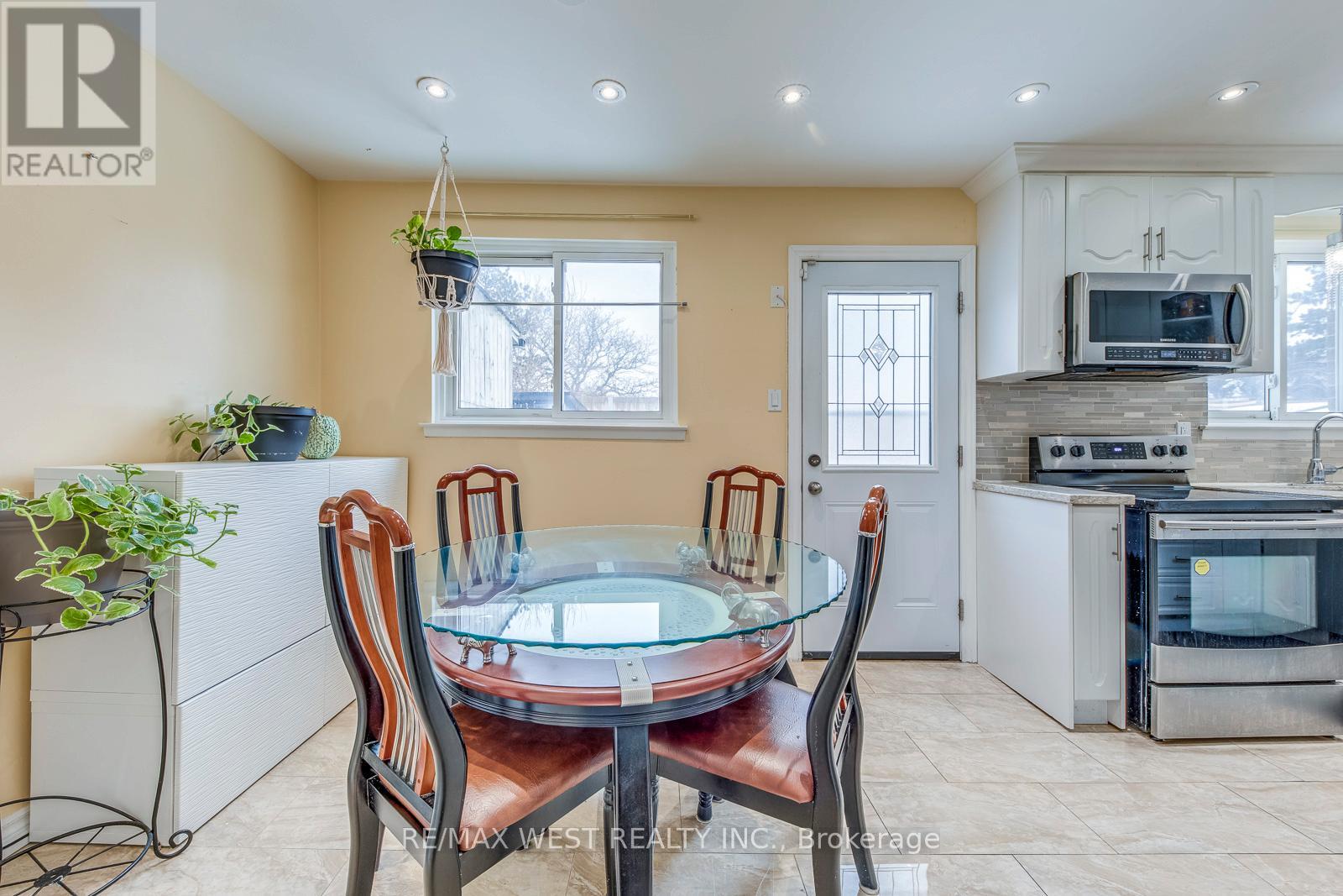 43 Flamingo Crescent, Brampton, Ontario  L6T 2G6 - Photo 18 - W12810166