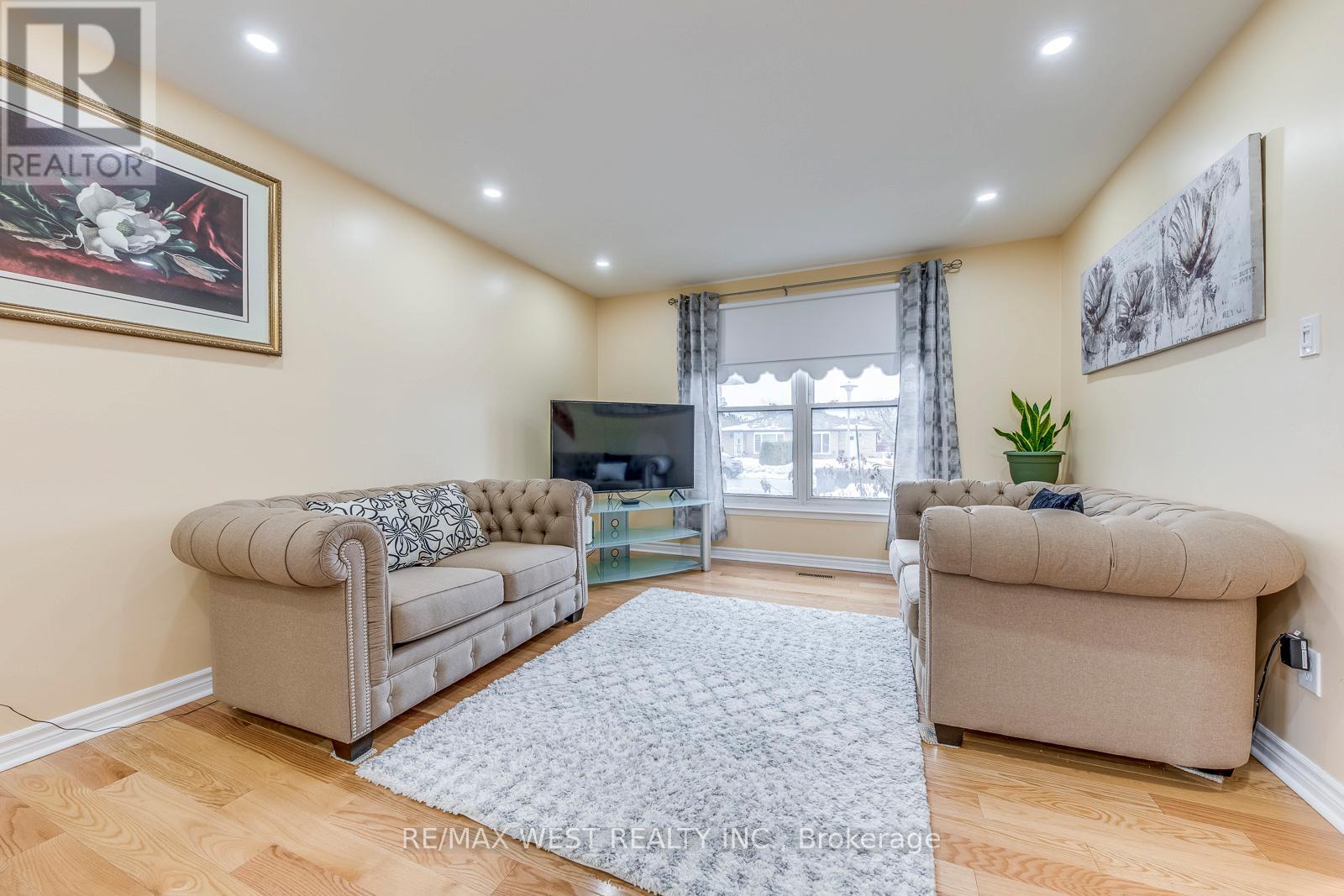 43 Flamingo Crescent, Brampton, Ontario  L6T 2G6 - Photo 6 - W12810166