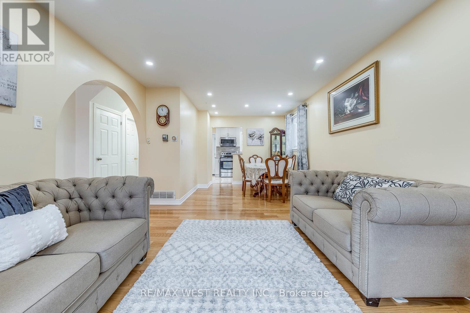 43 Flamingo Crescent, Brampton, Ontario  L6T 2G6 - Photo 8 - W12810166