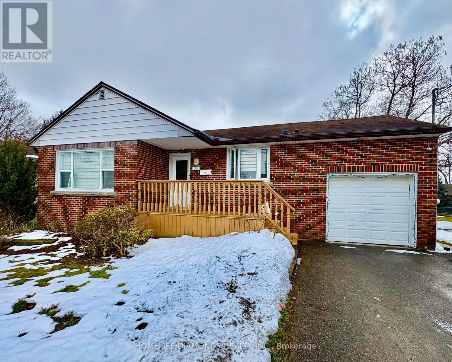 207 THOROLD ROAD, Welland, Ontario