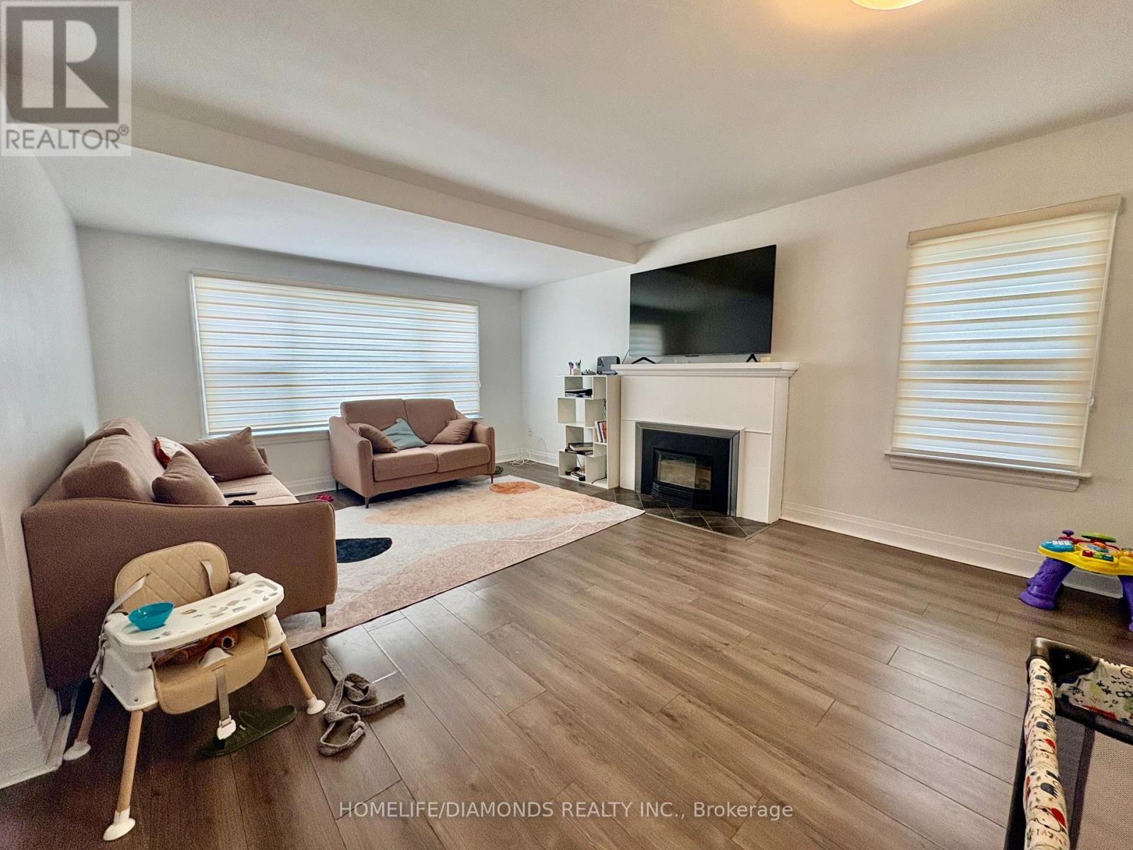 207 Thorold Road, Welland, Ontario  L3C 3V9 - Photo 2 - X12810160