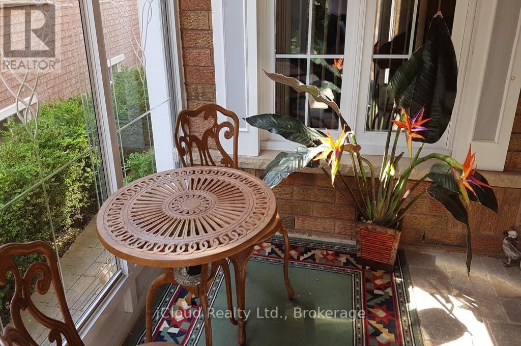 Main & 2nd Flr - 5506 Woodchase Crescent, Mississauga, Ontario  L4Z 3T9 - Photo 3 - W12660376