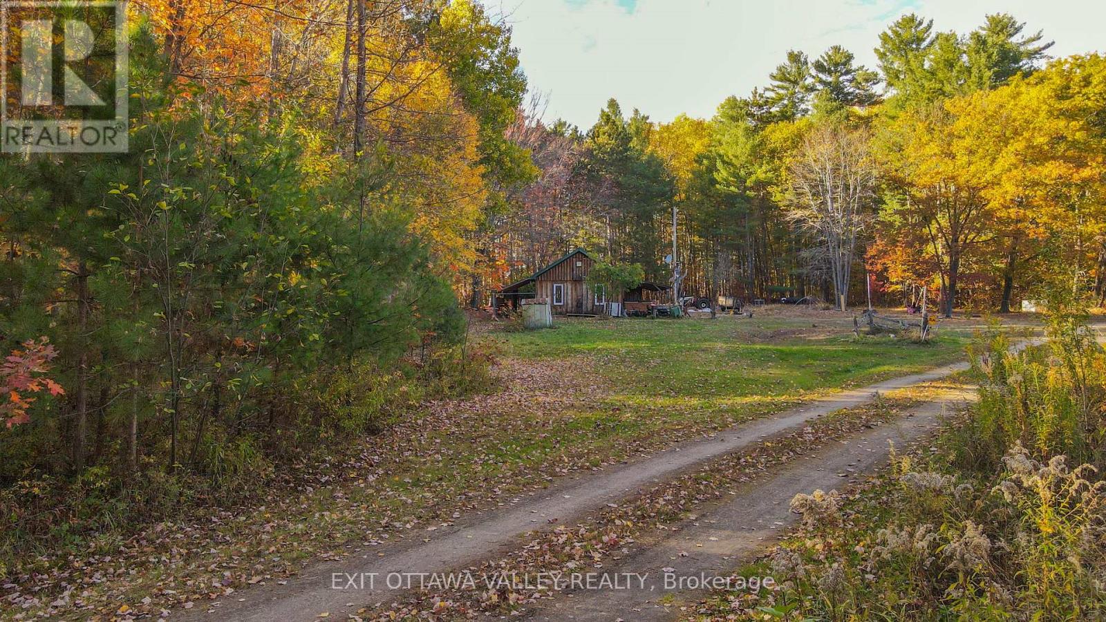 6 GRANNYS LANE, Killaloe, Ontario