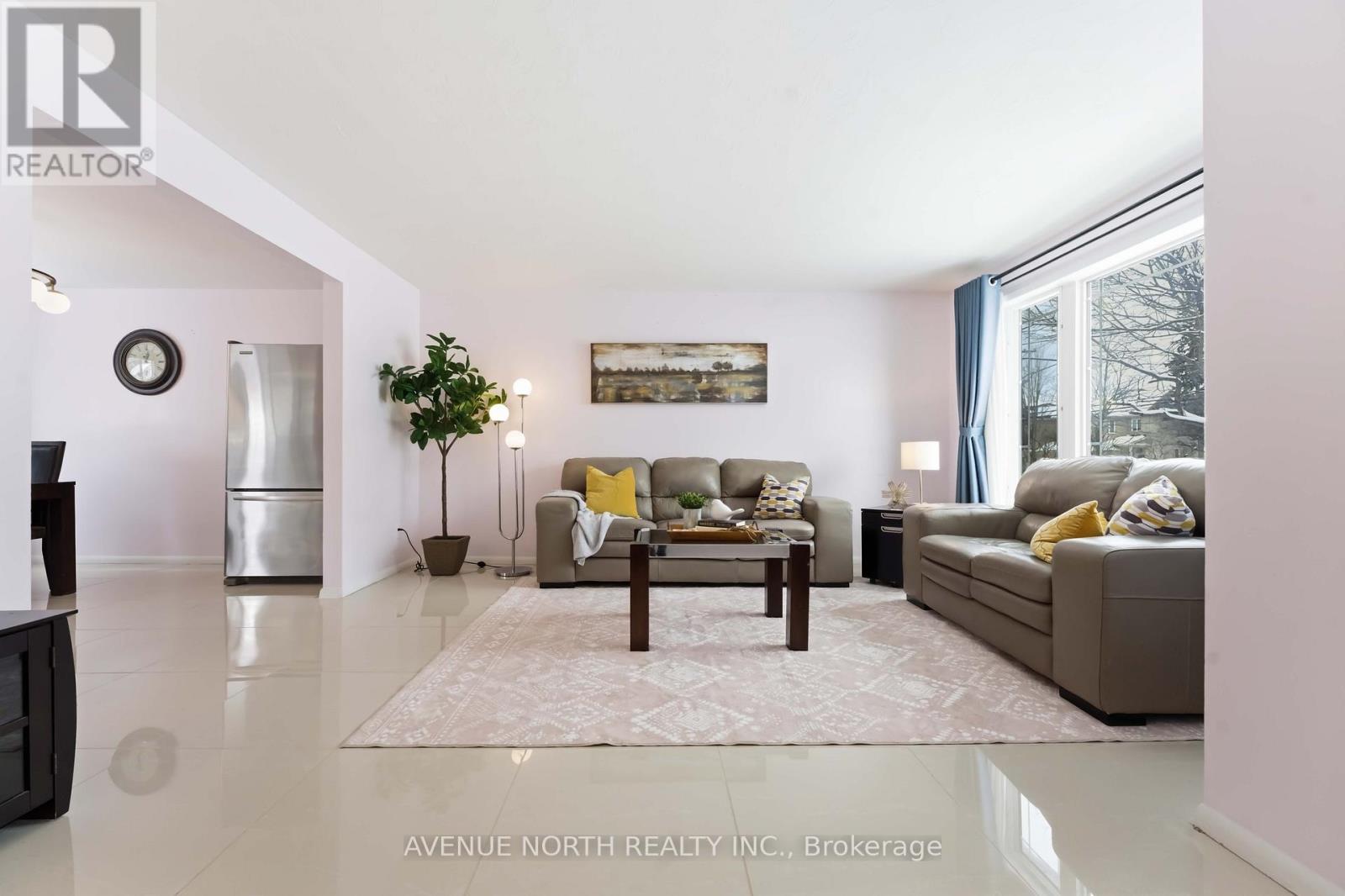 923 Pinecrest Road, Ottawa, Ontario  K2B 6B1 - Photo 5 - X12810186