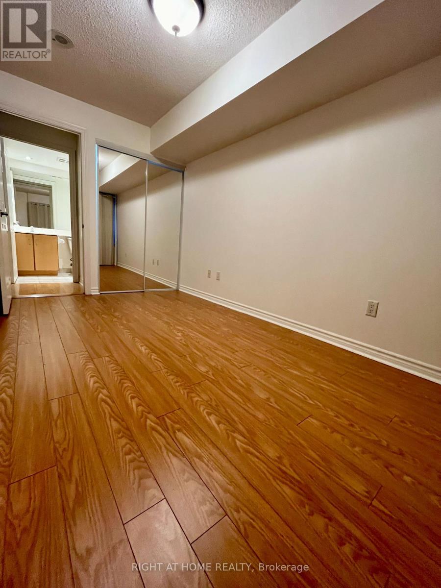 945 - 250 Wellington Street W, Toronto, Ontario  M5V 3P6 - Photo 3 - C12810192