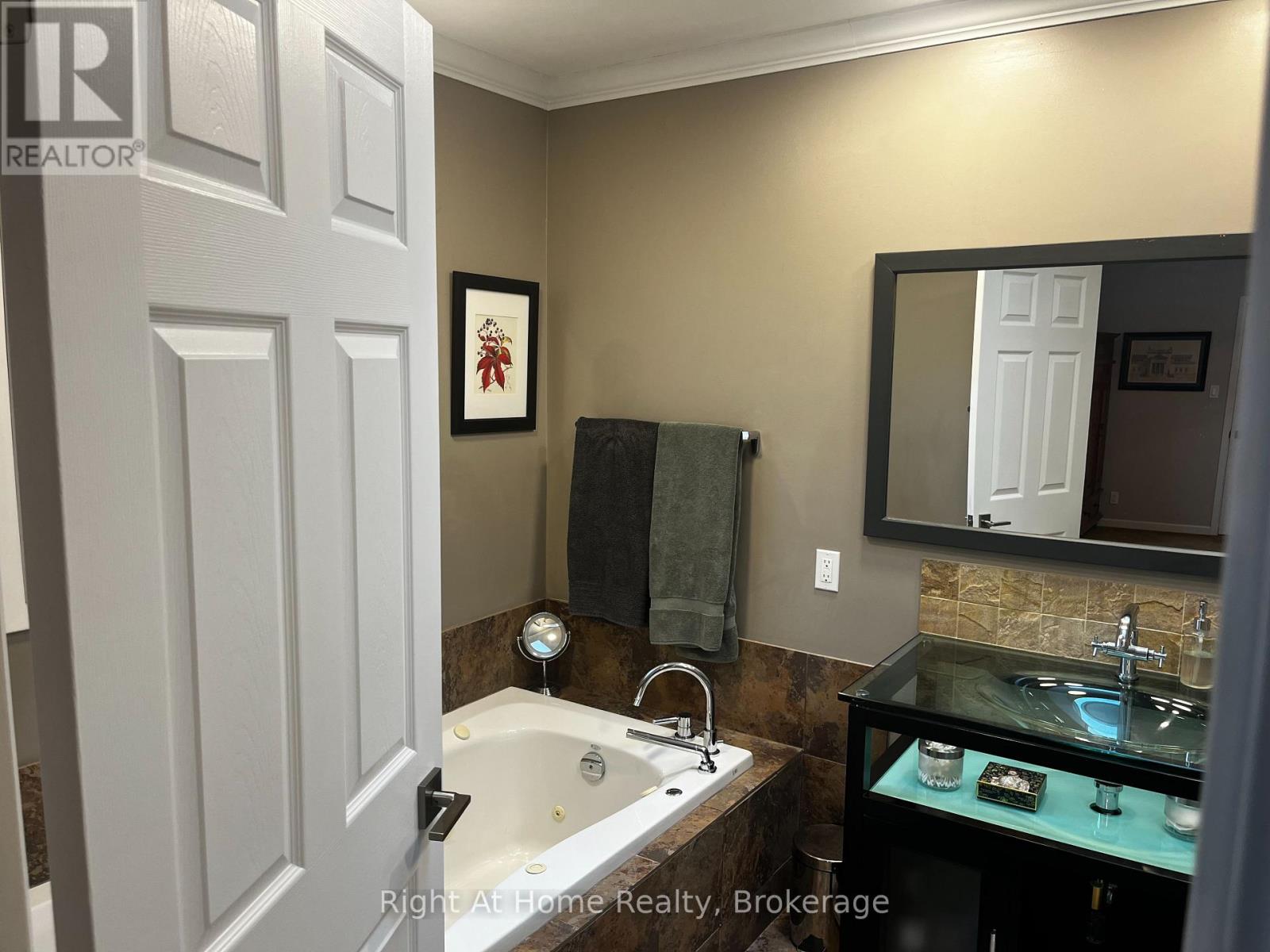 5224 Verhoeven Road, Burlington, Ontario  L7L 3A9 - Photo 20 - W12806674