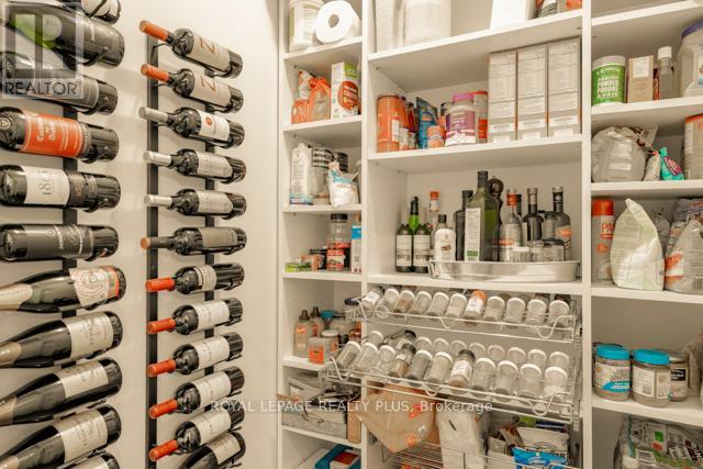 142 Rebecca Street, Oakville, Ontario  L6K 1J5 - Photo 10 - W12679706