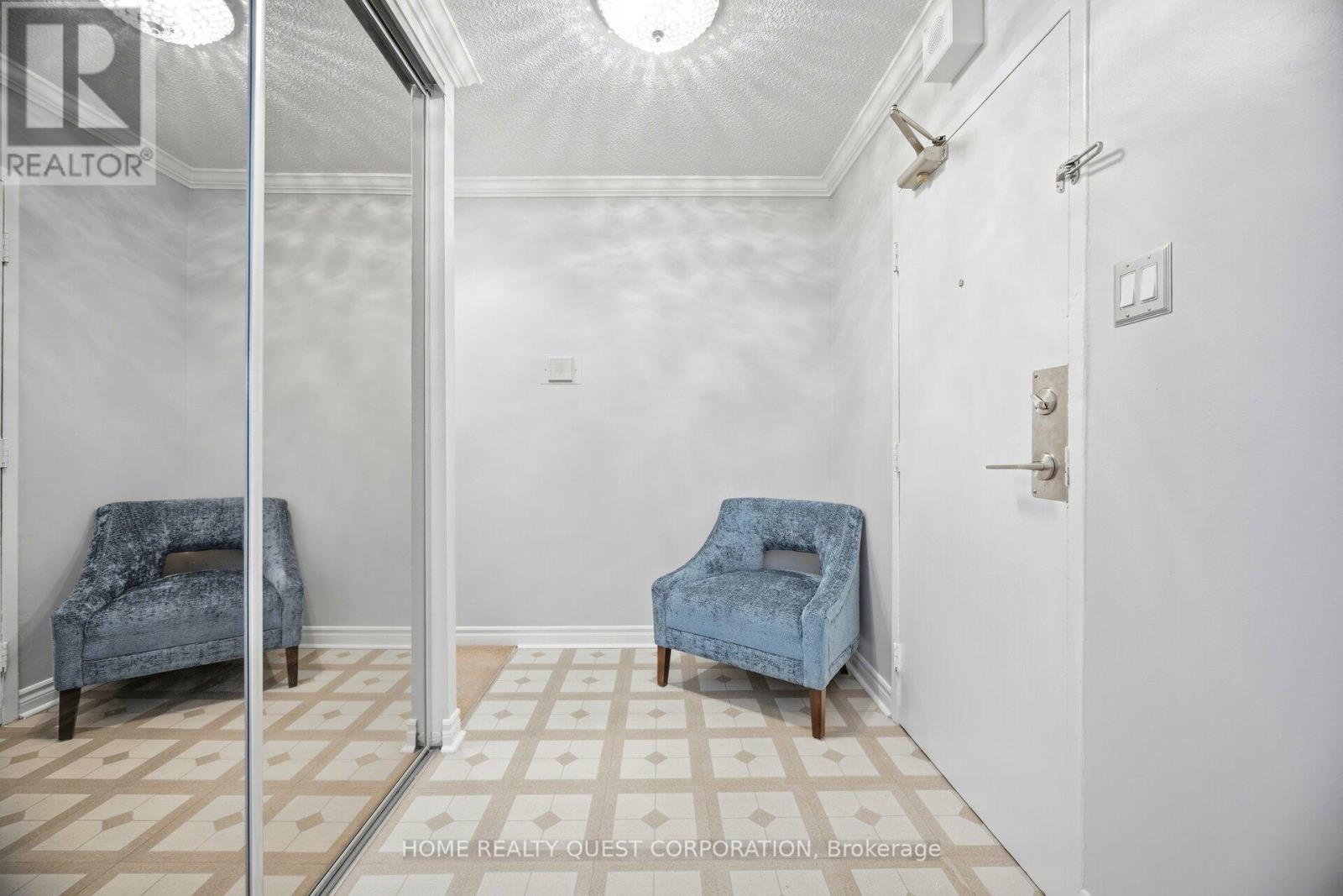 510 - 3170 Kirwin Avenue, Mississauga, Ontario  L5A 3R1 - Photo 4 - W12588798