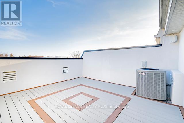 142 Rebecca Street, Oakville, Ontario  L6K 1J5 - Photo 31 - W12679706