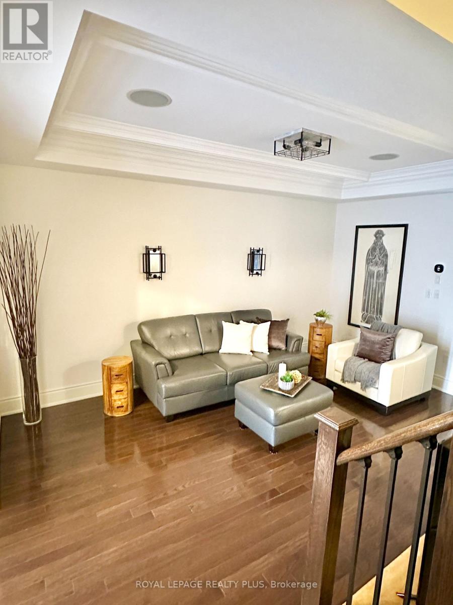 142 Rebecca Street, Oakville, Ontario  L6K 1J5 - Photo 2 - W12679706