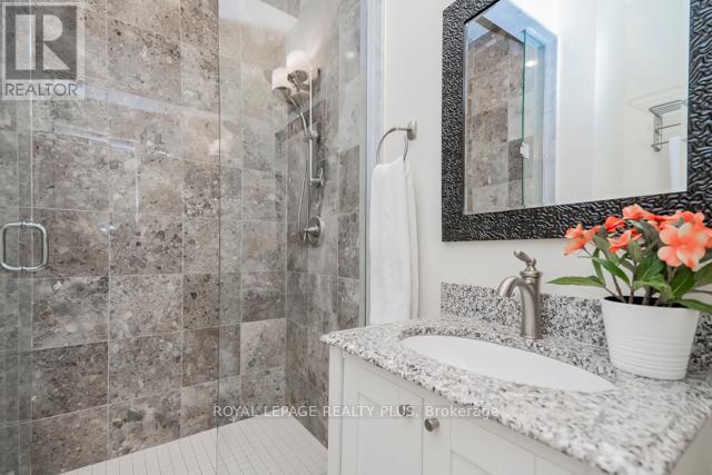 142 Rebecca Street, Oakville, Ontario  L6K 1J5 - Photo 26 - W12679706