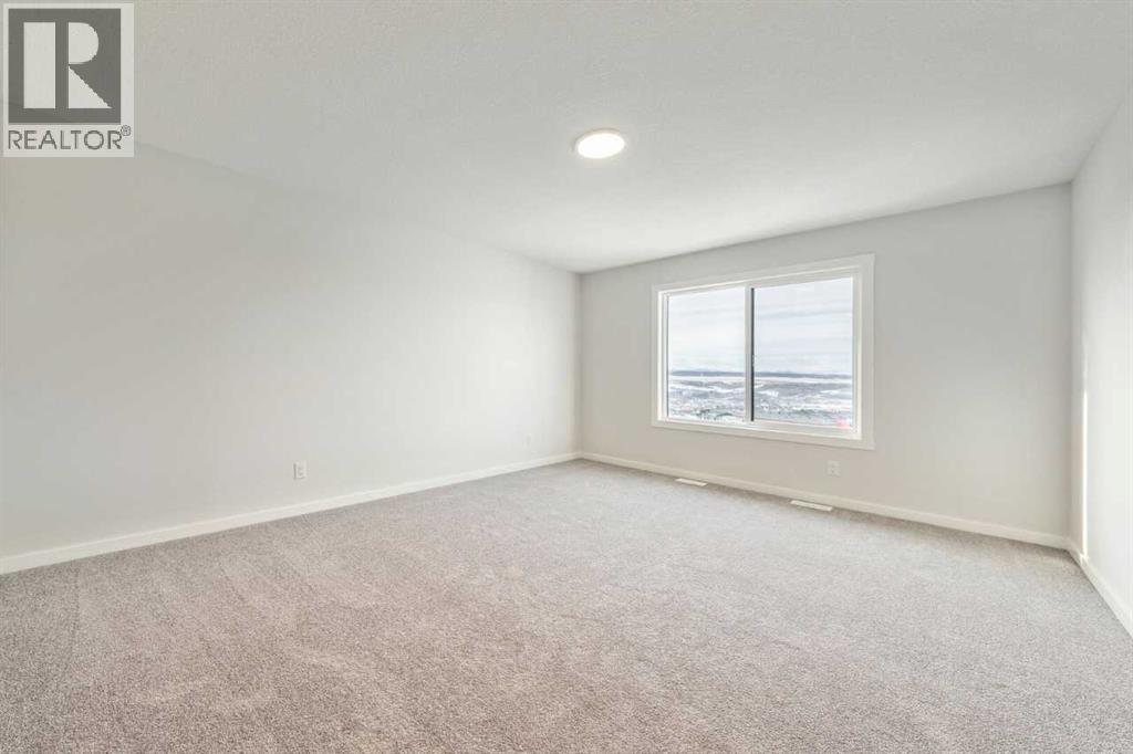 24 Heritage Link, Cochrane, Alberta  T4C 2J8 - Photo 17 - A2287354