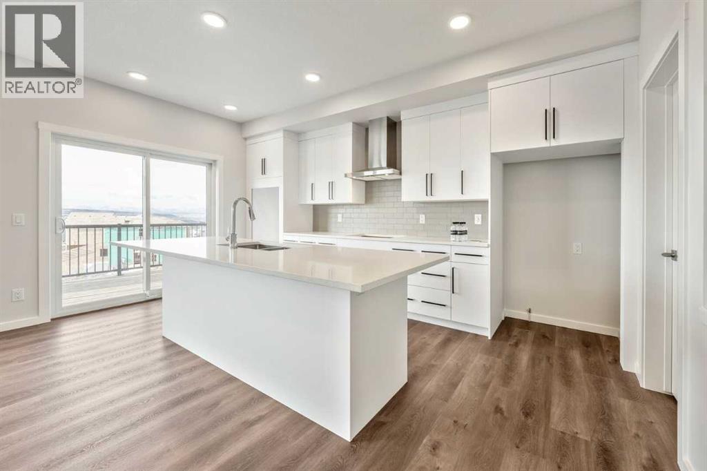 24 Heritage Link, Cochrane, Alberta  T4C 2J8 - Photo 7 - A2287354