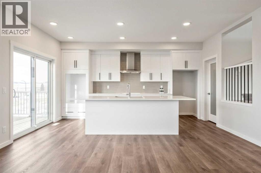 24 Heritage Link, Cochrane, Alberta  T4C 2J8 - Photo 6 - A2287354