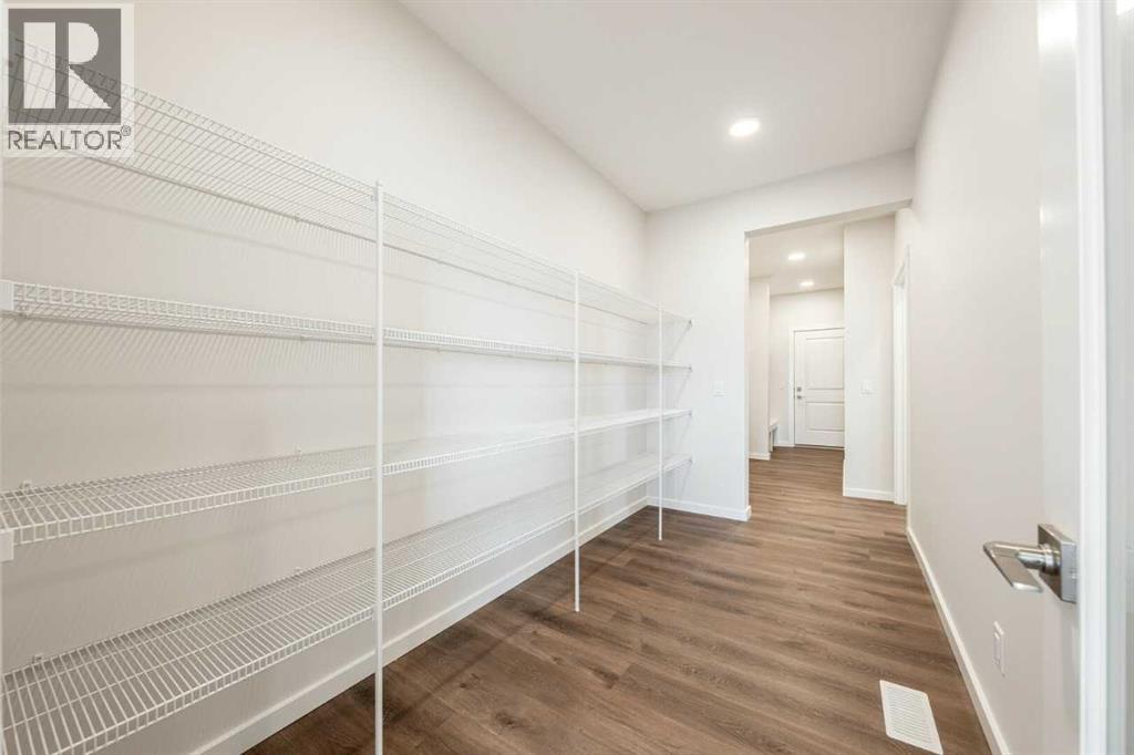 24 Heritage Link, Cochrane, Alberta  T4C 2J8 - Photo 12 - A2287354