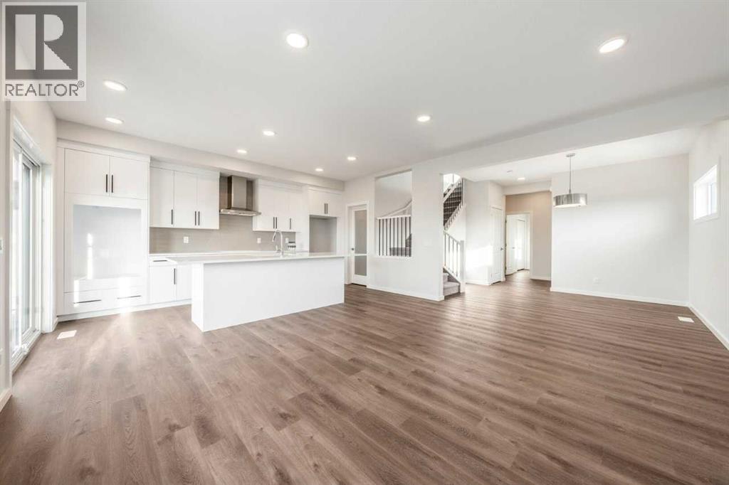 24 Heritage Link, Cochrane, Alberta  T4C 2J8 - Photo 8 - A2287354