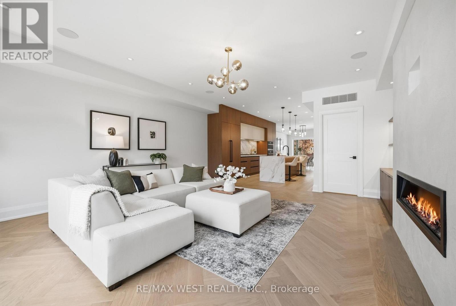 390 St Clarens Avenue, Toronto, Ontario  M6H 3W3 - Photo 13 - C12810200