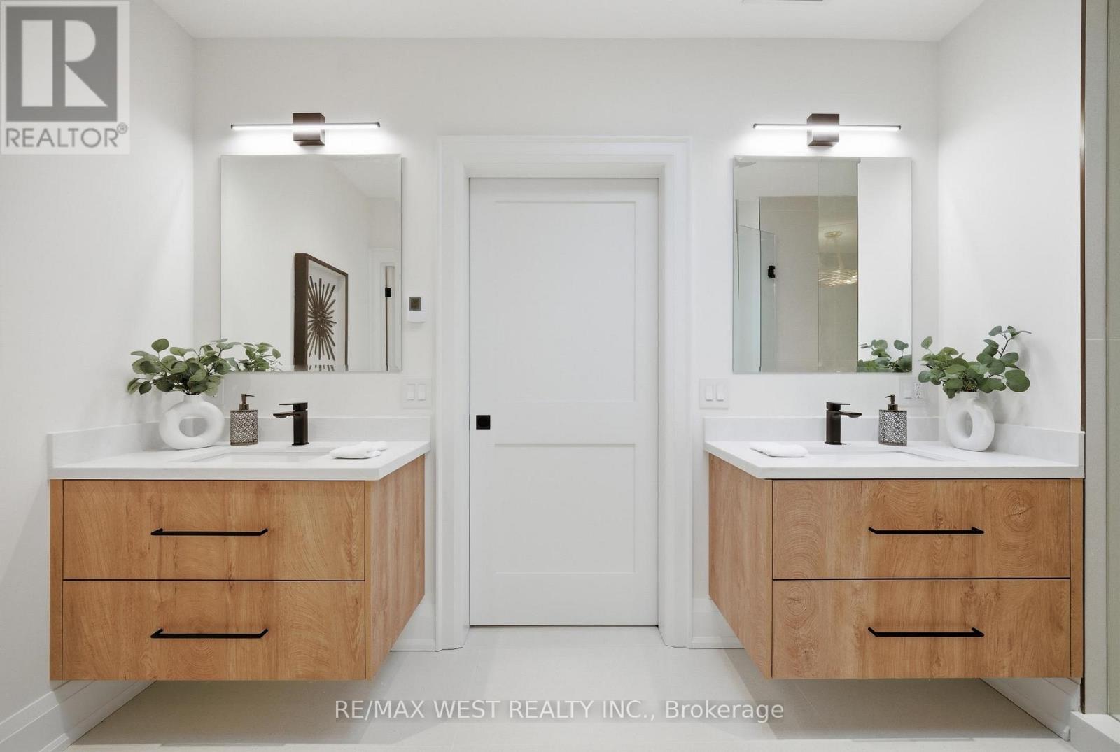 390 St Clarens Avenue, Toronto, Ontario  M6H 3W3 - Photo 24 - C12810200