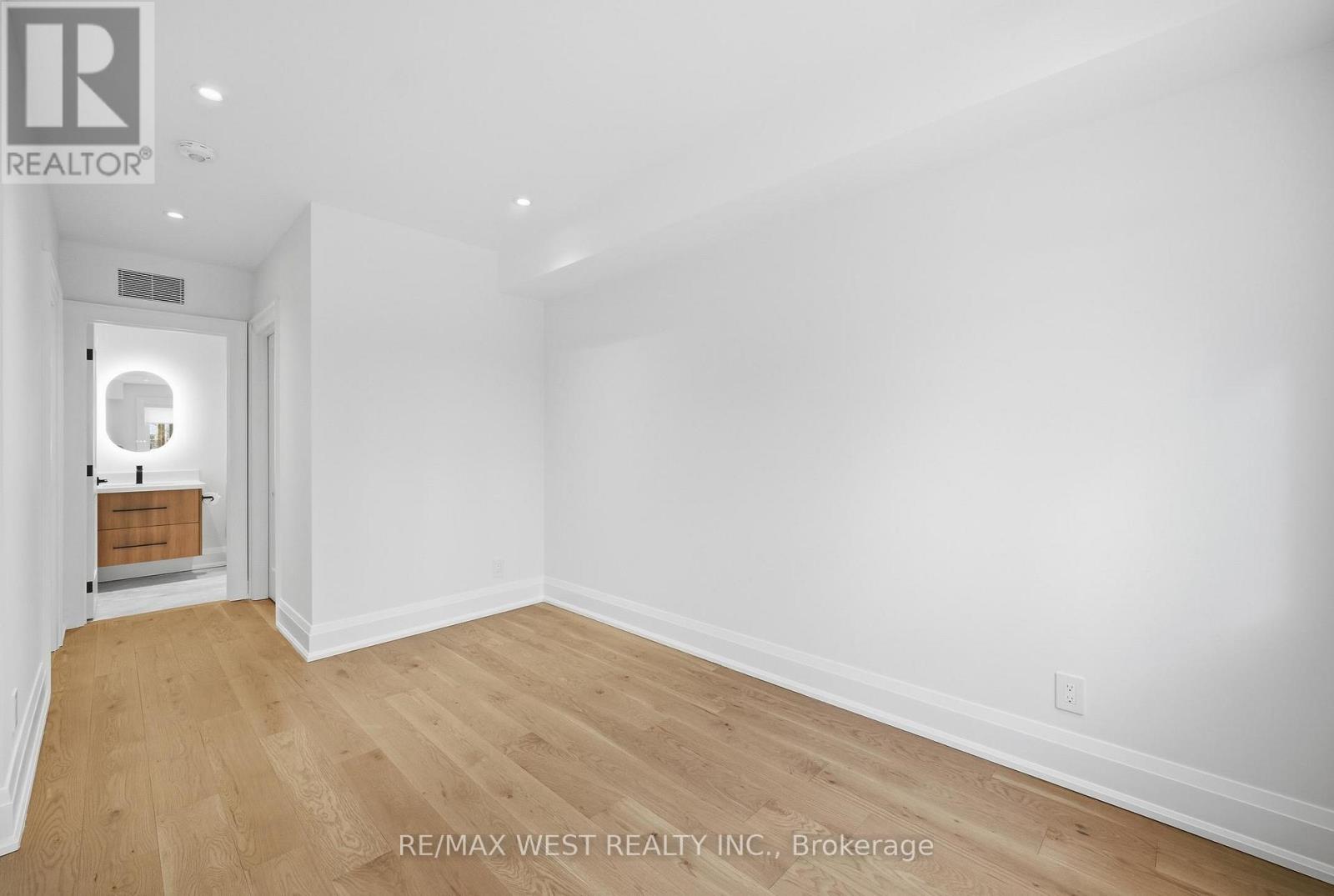 390 St Clarens Avenue, Toronto, Ontario  M6H 3W3 - Photo 28 - C12810200