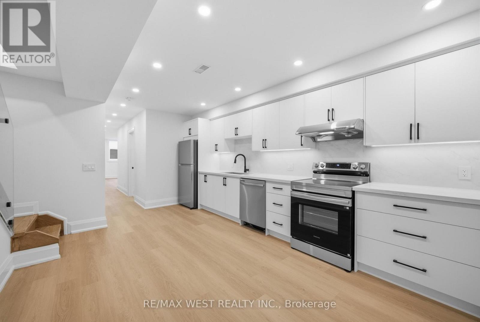 390 St Clarens Avenue, Toronto, Ontario  M6H 3W3 - Photo 40 - C12810200