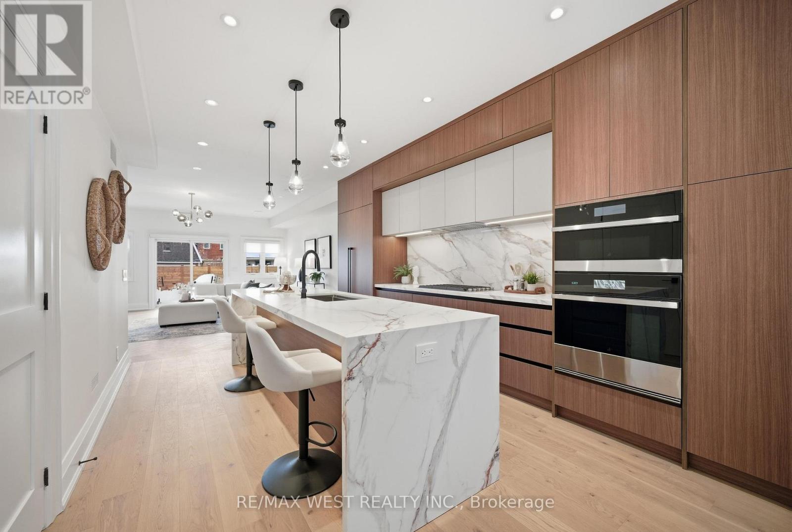 390 St Clarens Avenue, Toronto, Ontario  M6H 3W3 - Photo 6 - C12810200