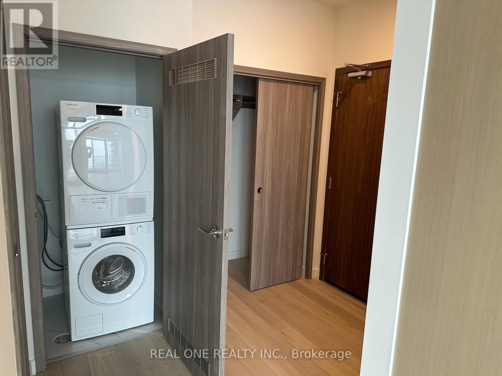 6905 - 1 Concord City Place Way, Toronto, Ontario  M5V 0X4 - Photo 4 - C12810220