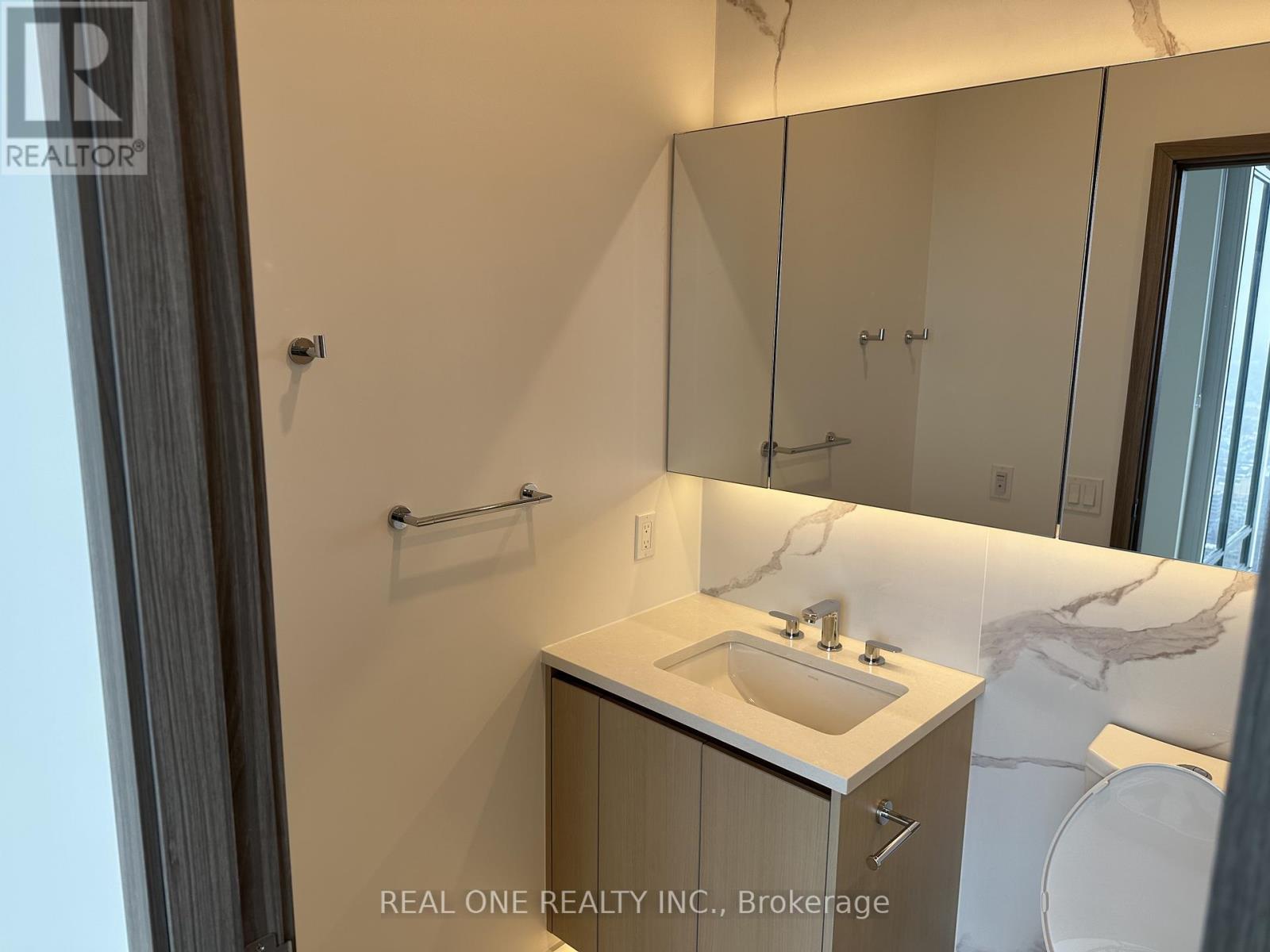 6905 - 1 Concord City Place Way, Toronto, Ontario  M5V 0X4 - Photo 7 - C12810220