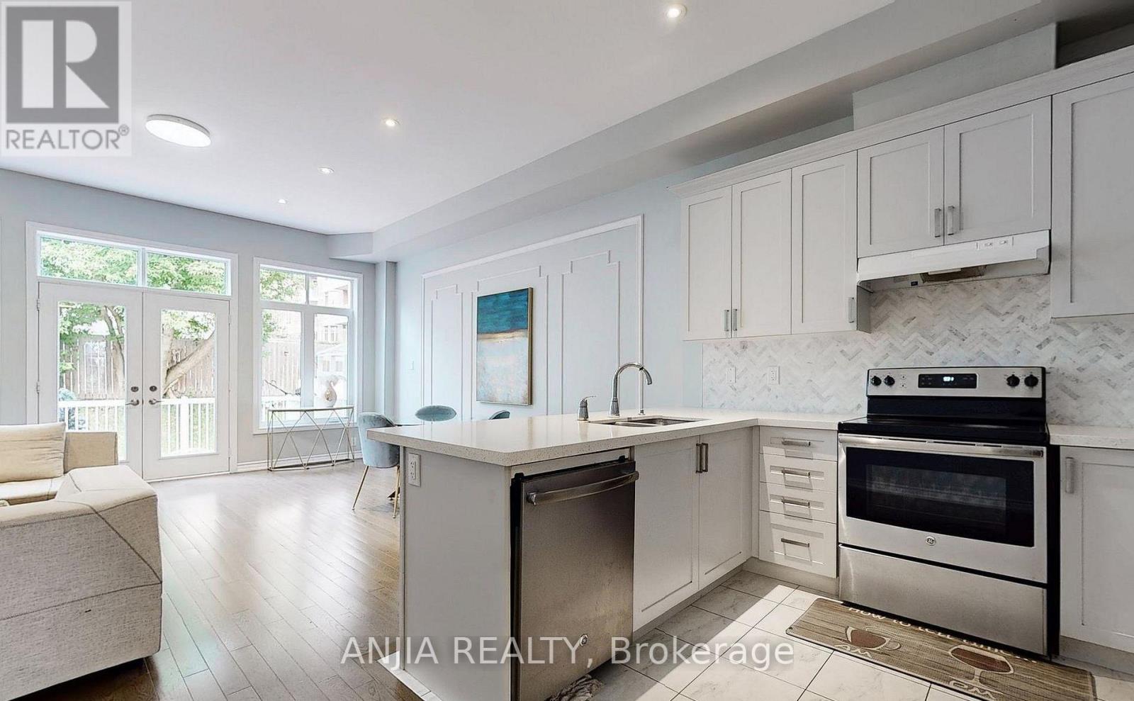 Main - 74 Church Street S, Richmond Hill, Ontario L4C 1W3 - Photo 12 - N12810222