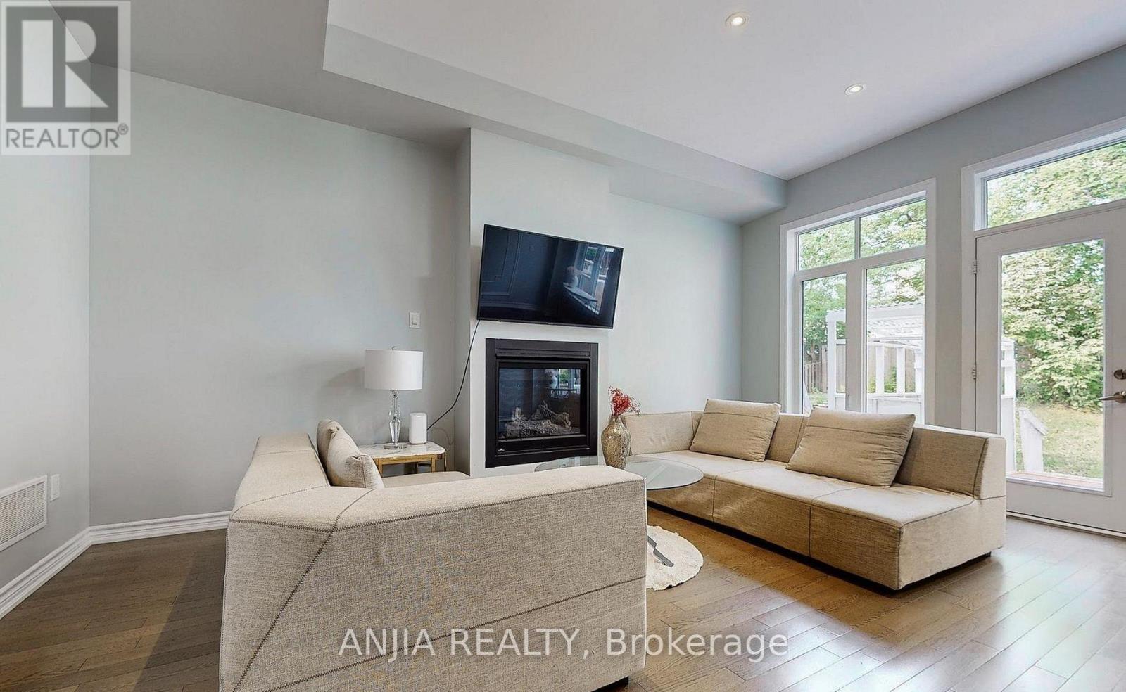 Main - 74 Church Street S, Richmond Hill, Ontario L4C 1W3 - Photo 8 - N12810222