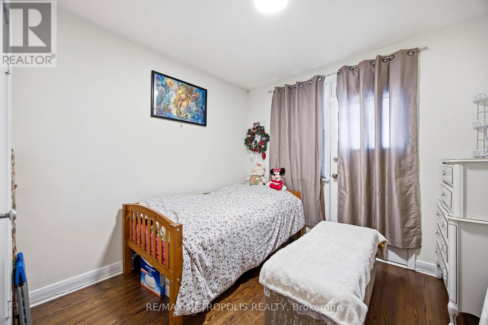 11 Rambler Place, Toronto, Ontario  M3L 1N6 - Photo 17 - W12810206