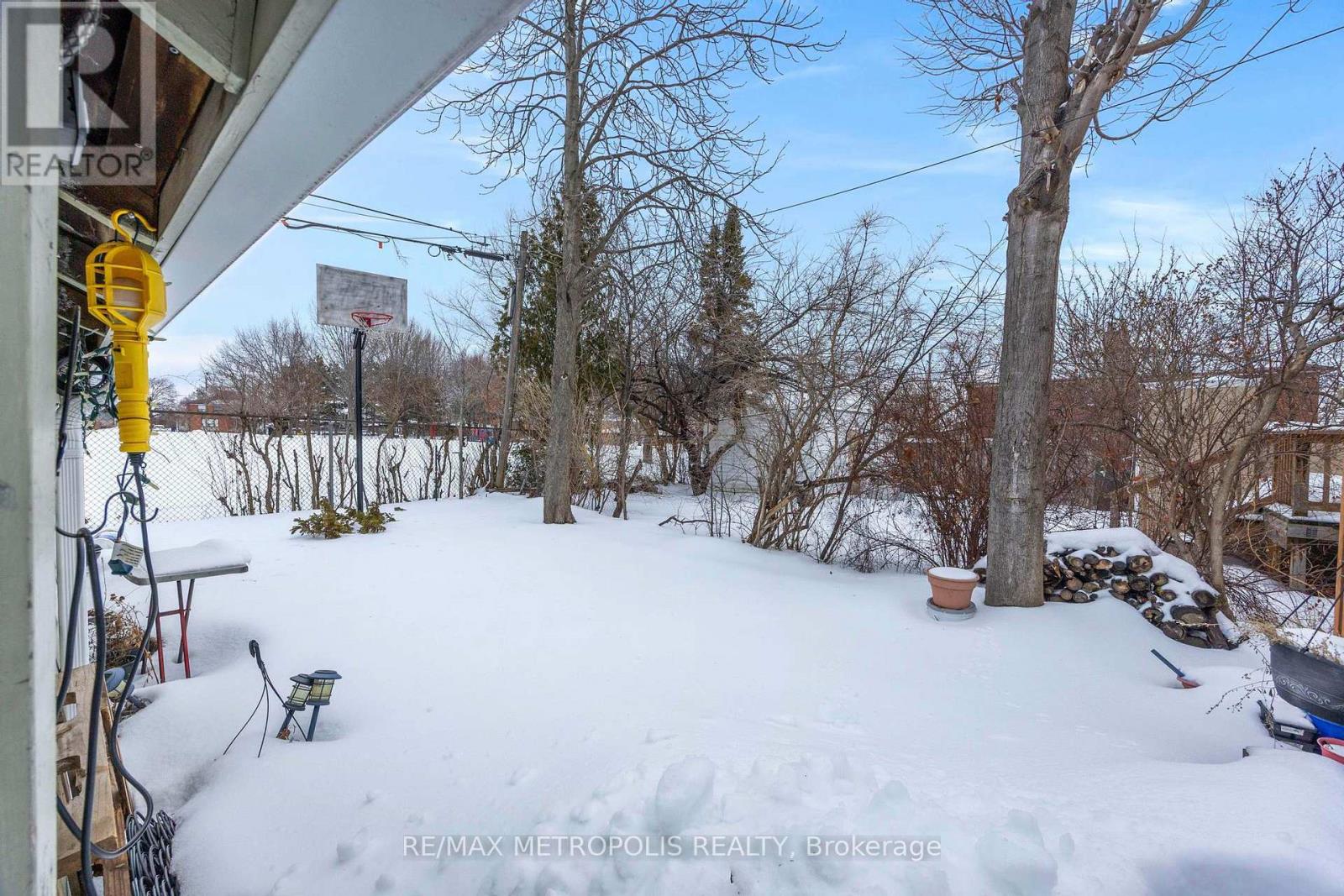 11 Rambler Place, Toronto, Ontario  M3L 1N6 - Photo 38 - W12810206