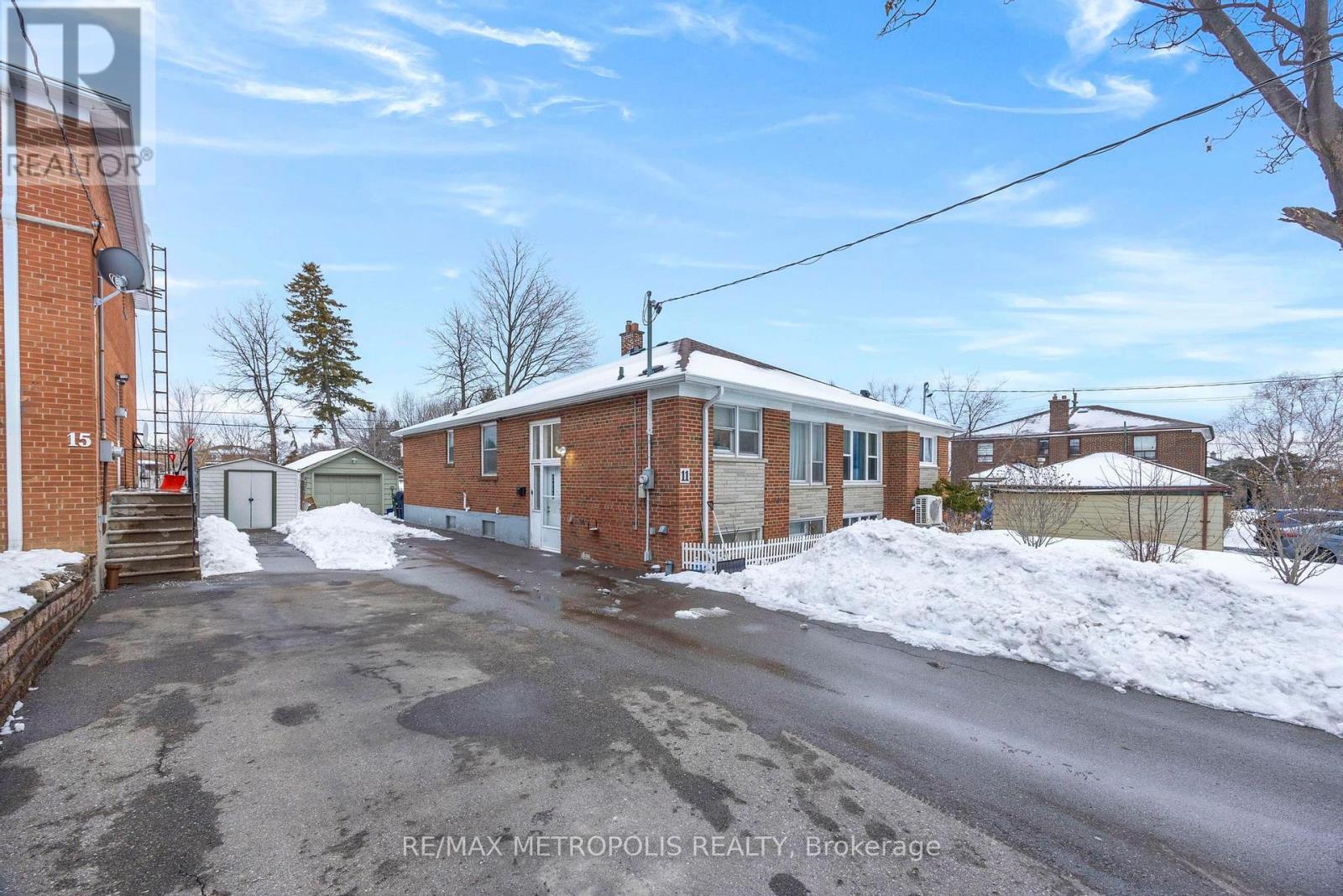 11 Rambler Place, Toronto, Ontario  M3L 1N6 - Photo 4 - W12810206