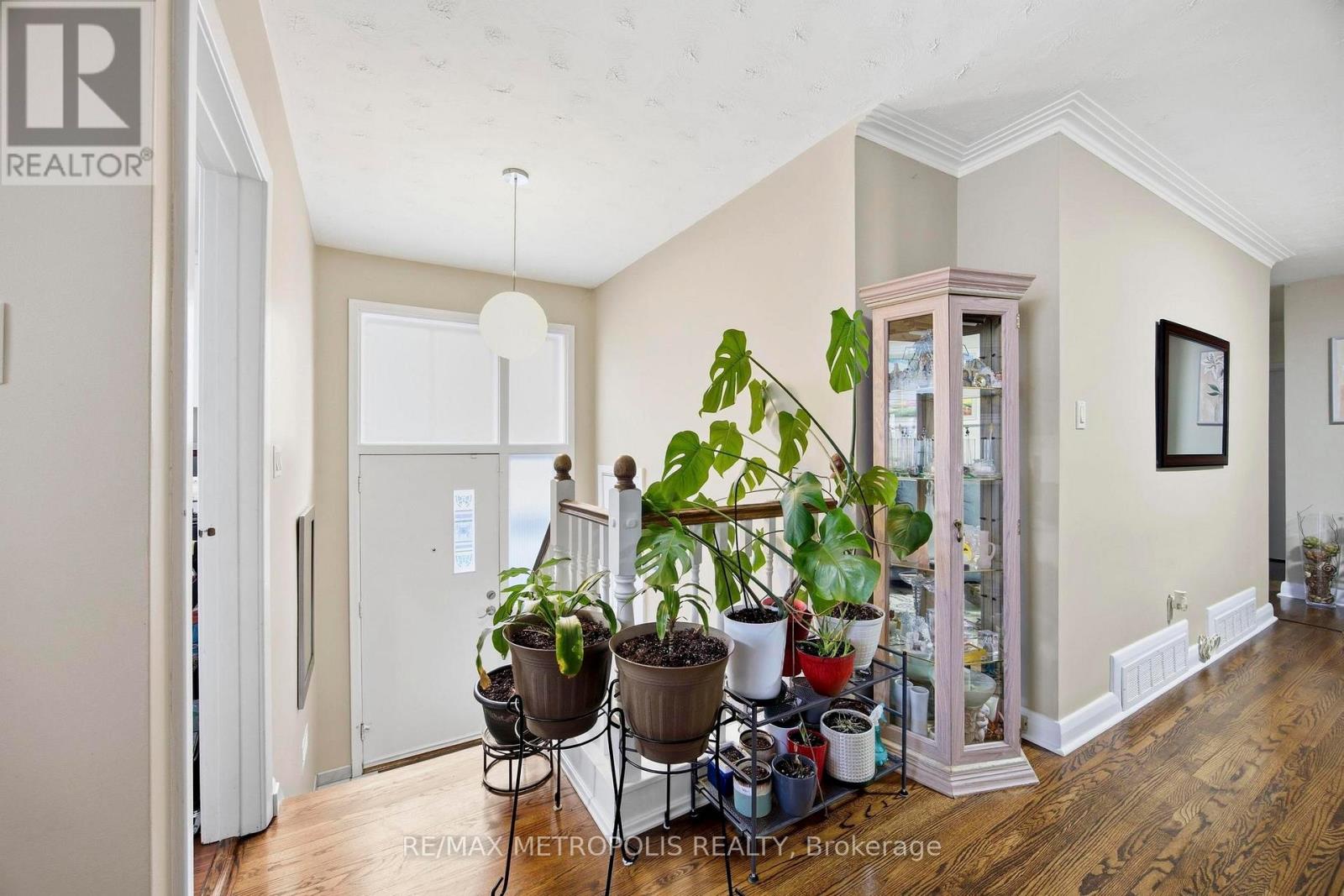 11 Rambler Place, Toronto, Ontario  M3L 1N6 - Photo 5 - W12810206