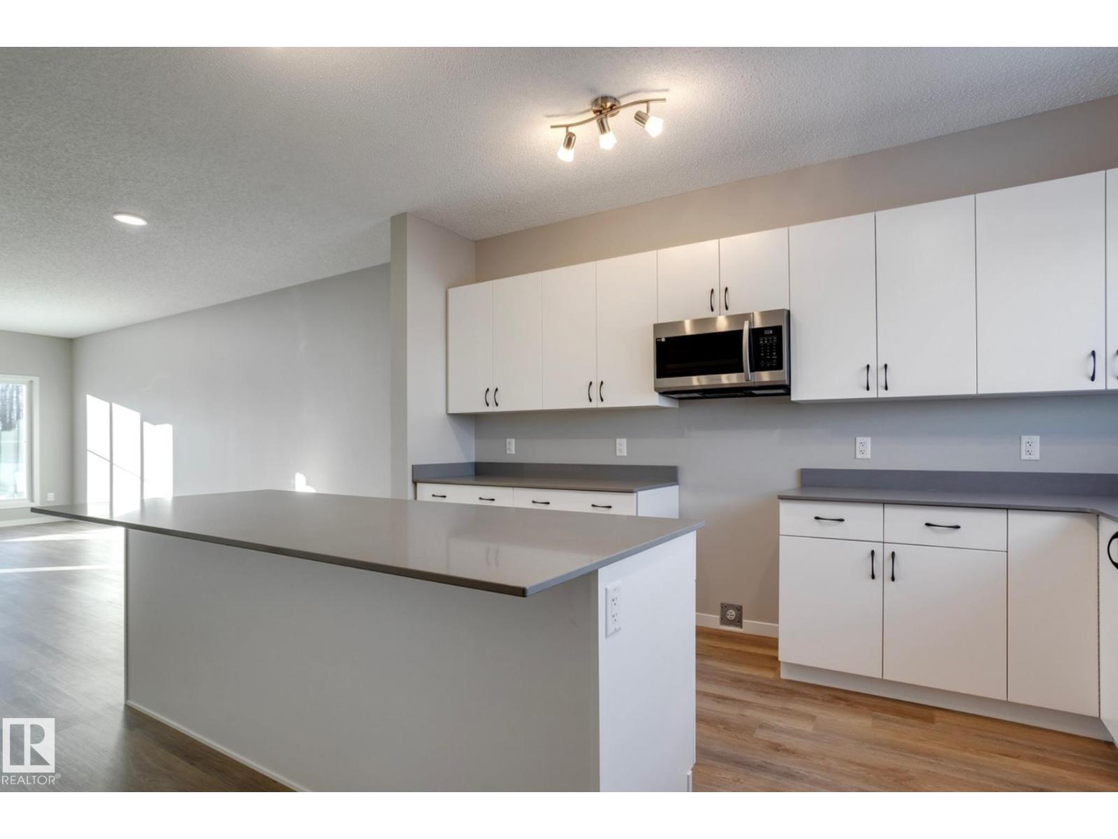 6226 175a Av Nw, Edmonton, Alberta  T5Y 4H3 - Photo 2 - E4473705