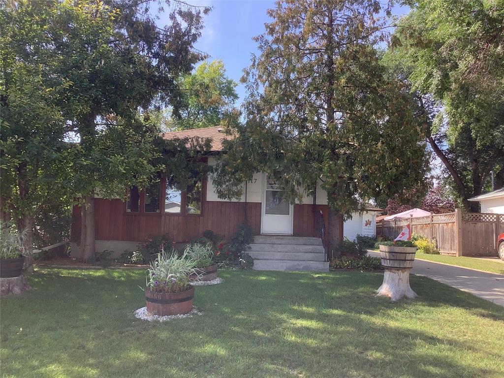 17 Frontenac Bay, Winnipeg, Manitoba  R2J 2H1 - Photo 44 - 202602681