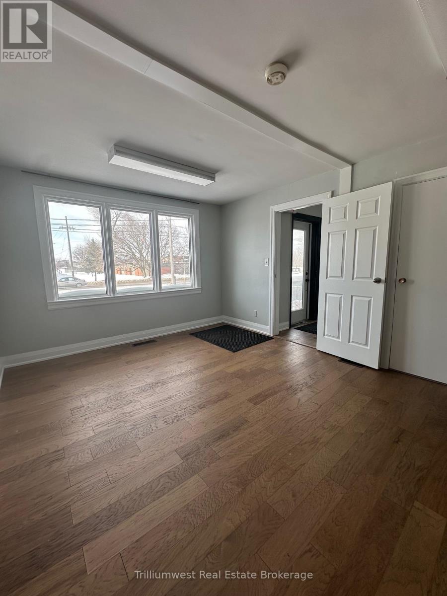 230 Speedvale Ave W Avenue, Guelph (Junction/onward Willow), Ontario  N1H 1C4 - Photo 4 - X12810248