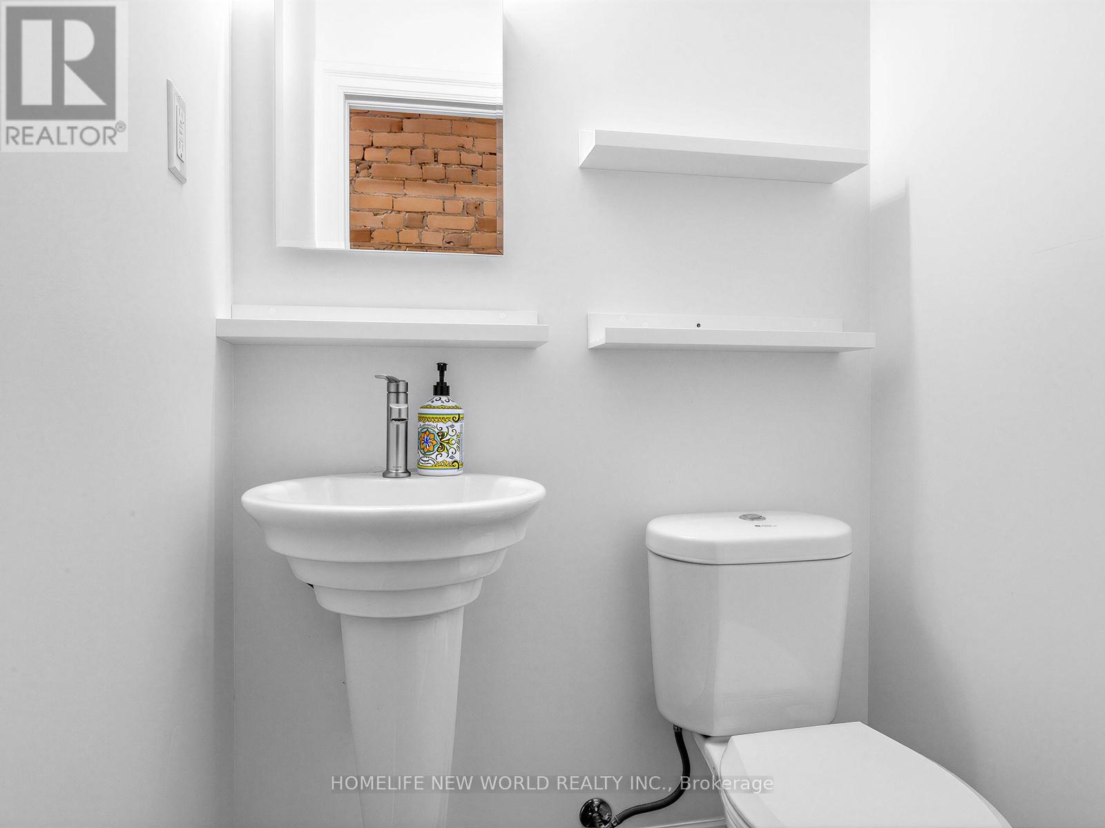 Upper - 1005 Bathurst Street, Toronto, Ontario  M5R 3G8 - Photo 14 - C12810236